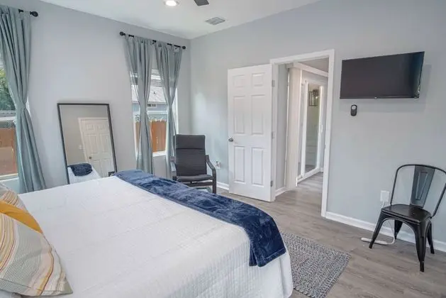 Ev (4 Bedrooms)