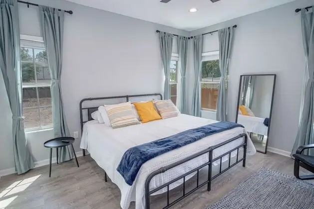 Ev (4 Bedrooms)