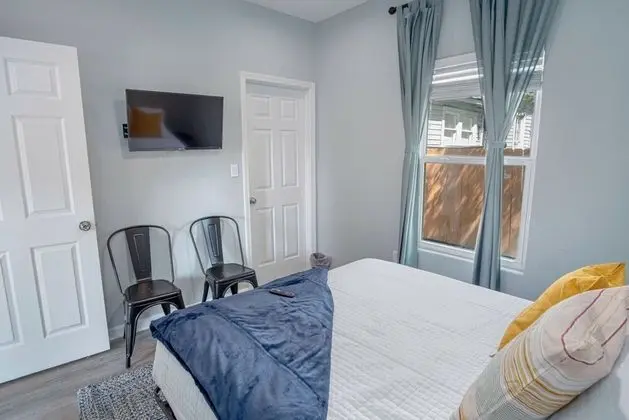 Ev (4 Bedrooms)