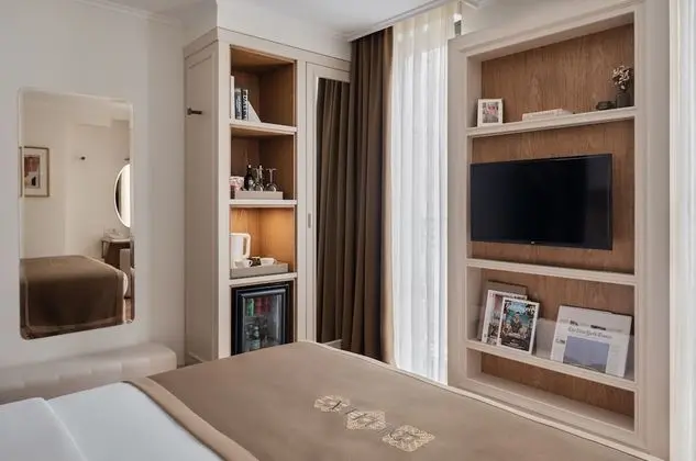 Deluxe Tek Büyük Yataklı Oda