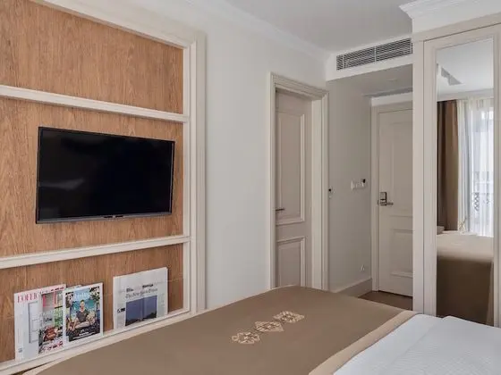 Connection Room, Şehir Manzaralı