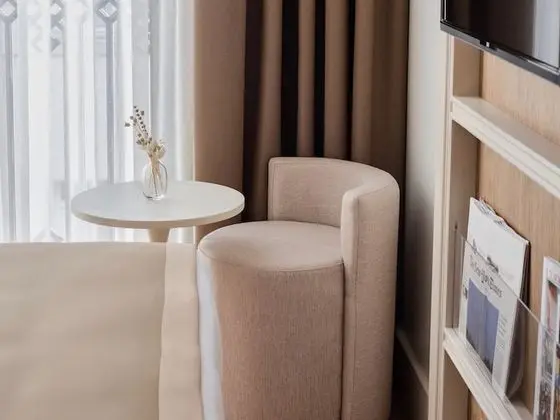 Connection Room, Şehir Manzaralı