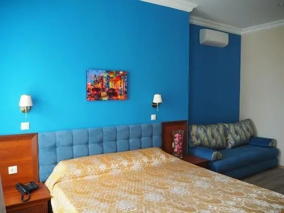 Business Tek Büyük veya İki Ayrı Yataklı Oda