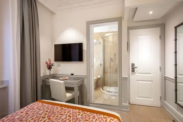 Büyük Yataklı Tek Kişilik Oda