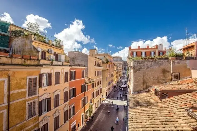 Büyük Yataklı Tek Kişilik Oda