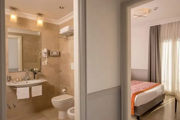 Büyük Yataklı Tek Kişilik Oda