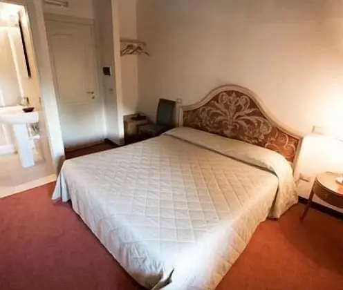 Standard Büyük Yataklı Tek Kişilik Oda