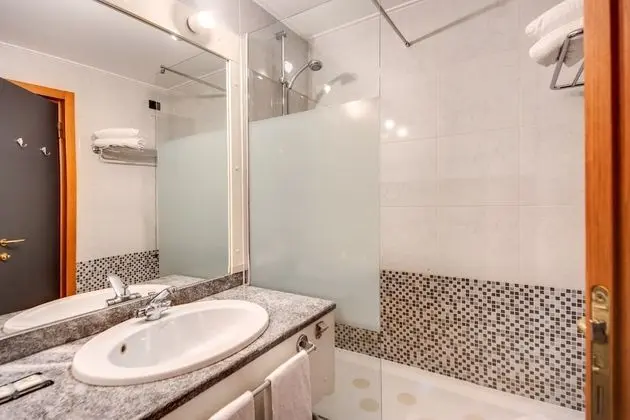 Deluxe Tek Büyük veya İki Ayrı Yataklı Oda