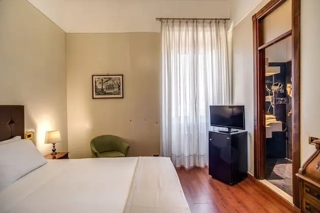 Classic Tek Büyük veya İki Ayrı Yataklı Oda