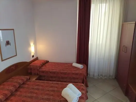 Üç Kişilik Oda