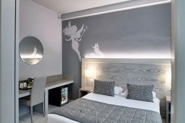 Standard Oda, 1 Büyük (Queen) Boy Yatak, Sigara İçilmez (Converts to 2 Twin Beds)