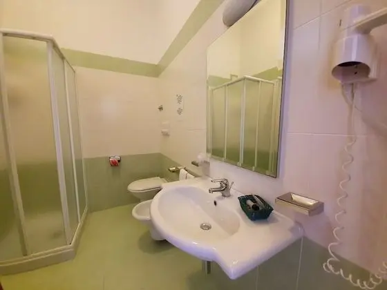 Tek Büyük Yataklı Oda (window)