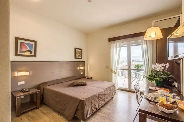 Superior Tek Büyük Yataklı Oda, Balkon, Şehir Manzaralı