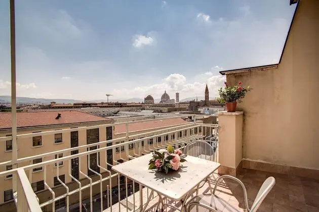 Superior Tek Büyük Yataklı Oda, Balkon, Şehir Manzaralı