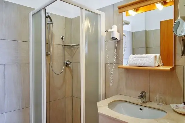 Classic Tek Büyük veya İki Ayrı Yataklı Oda