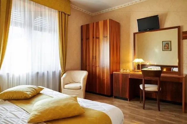 Classic Tek Büyük veya İki Ayrı Yataklı Oda