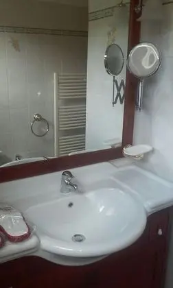 Tek Kişilik Oda, Ek Bina