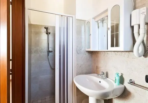 Büyük Yataklı Tek Kişilik Oda