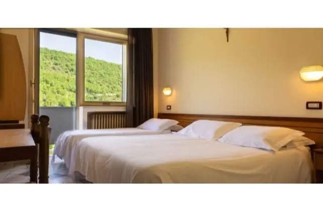 Standard Tek Büyük veya İki Ayrı Yataklı Oda