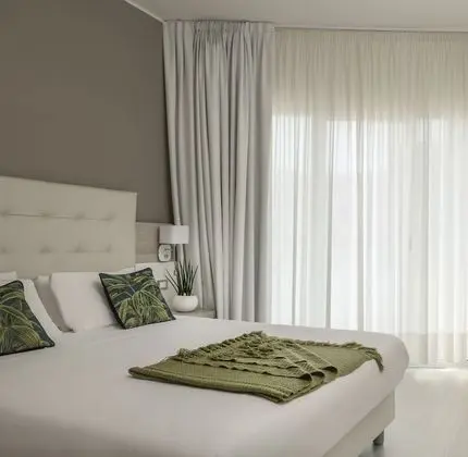 Basic Tek Büyük Yataklı Oda