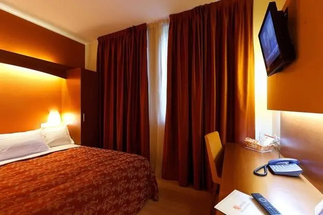 Standard Tek Büyük veya İki Ayrı Yataklı Oda