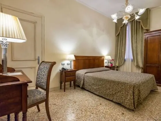 Classic Tek Büyük veya İki Ayrı Yataklı Oda