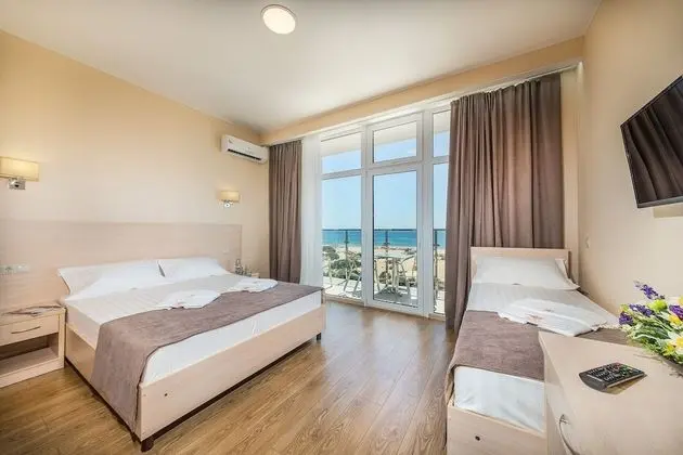 Standard Üç Kişilik Oda, Deniz Manzaralı