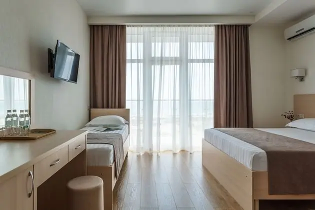 Standard Üç Kişilik Oda, Deniz Manzaralı