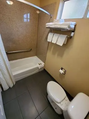 Basic Tek Büyük Yataklı Oda