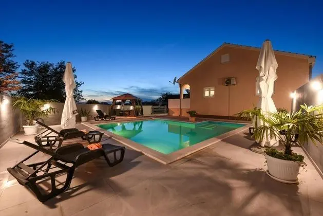 Villa, Sigara İçilebilir