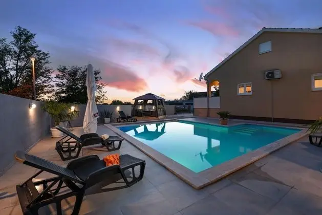 Villa, Sigara İçilebilir