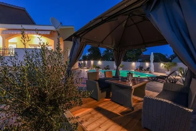 Villa, Sigara İçilebilir