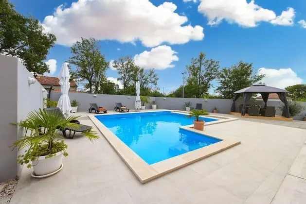 Villa, Sigara İçilebilir