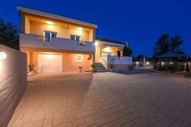 Villa, Sigara İçilebilir