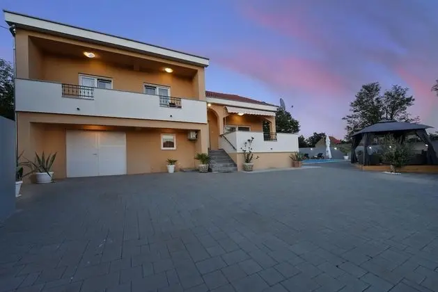 Villa, Sigara İçilebilir