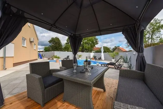 Villa, Sigara İçilebilir