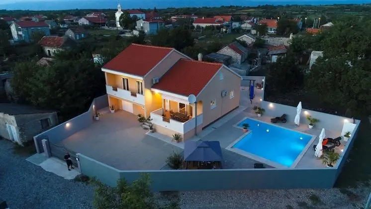 Villa, Sigara İçilebilir