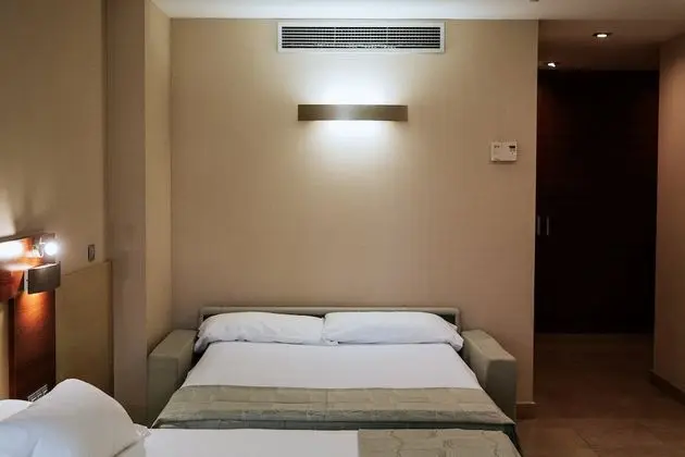 Üç Kişilik Oda, Teras (2 Adults + 1 Child)