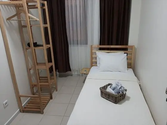 Tek Kişilik, Şehir Manzaralı