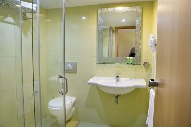Tek Büyük veya İki Ayrı Yataklı Oda, Bahçe Manzaralı