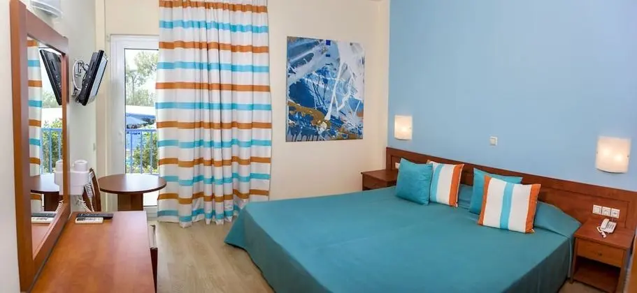 Tek Büyük veya İki Ayrı Yataklı Oda, Deniz Manzaralı