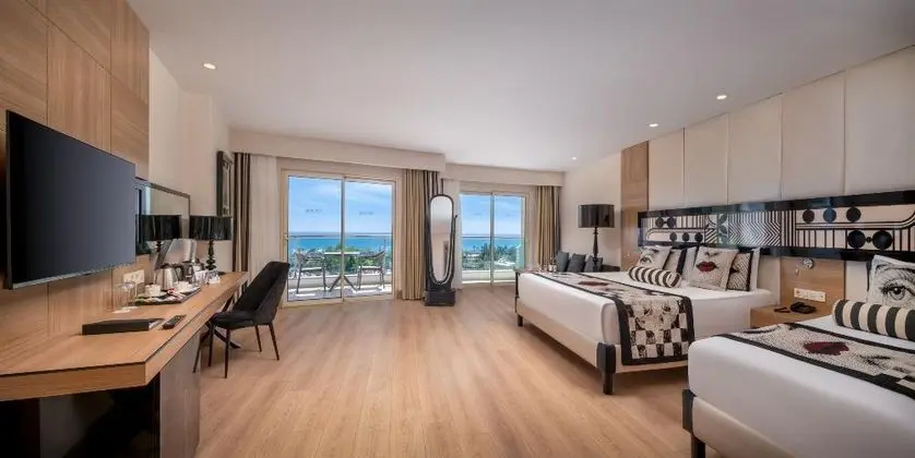 https://images.etstur.com/imgproxy/resize/2560x1440/files/images/hotelImages/etsrooms/299/Delphin_Imperial_Lara_20251119095451_0.jpg