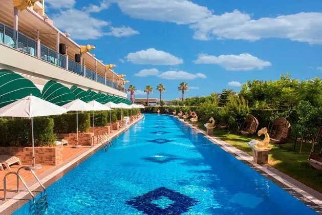 https://images.etstur.com/imgproxy/resize/2560x1440/files/images/hotelImages/etsrooms/299/Delphin_Imperial_Lara_20251119095537_0.jpg