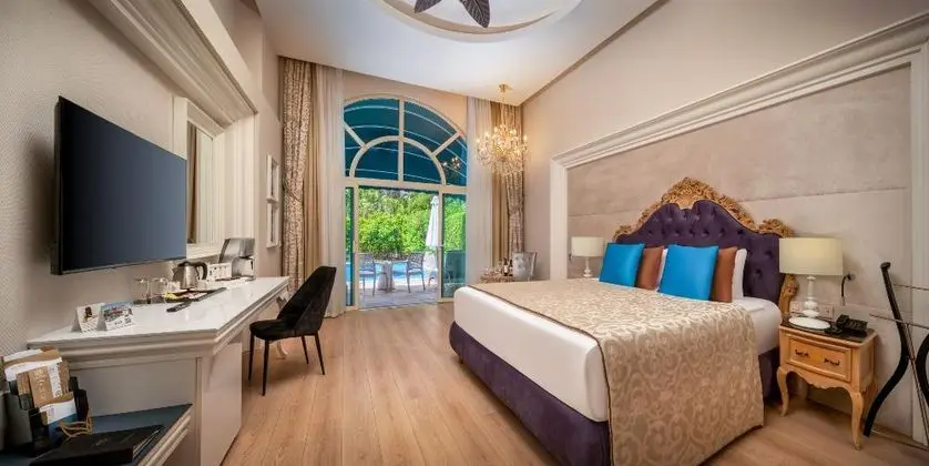 https://images.etstur.com/imgproxy/resize/2560x1440/files/images/hotelImages/etsrooms/299/Delphin_Imperial_Lara_20251119095537_1.jpg
