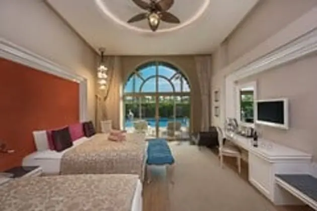 Lagoon Room