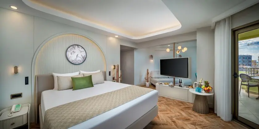 https://images.etstur.com/imgproxy/resize/2560x1440/files/images/hotelImages/etsrooms/455/Delphin_Palace_Lara_20250711154549_0.jpg