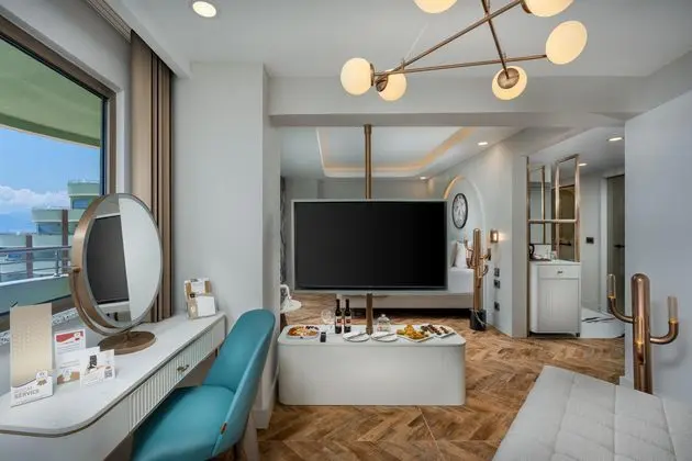 https://images.etstur.com/imgproxy/resize/2560x1440/files/images/hotelImages/etsrooms/455/Delphin_Palace_Lara_20250711154549_1.jpg