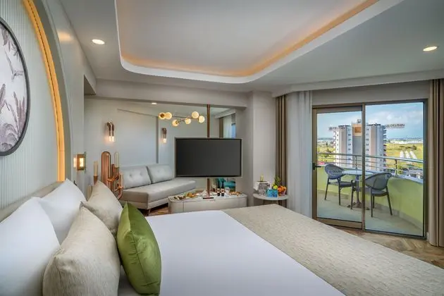 https://images.etstur.com/imgproxy/resize/2560x1440/files/images/hotelImages/etsrooms/455/Delphin_Palace_Lara_20250711154550_2.jpg