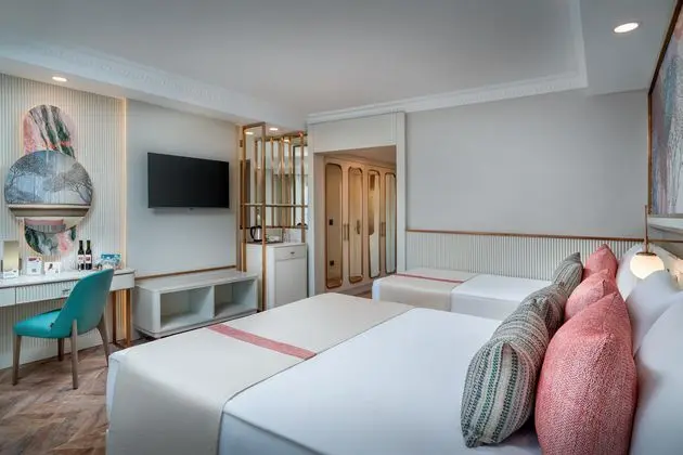 https://images.etstur.com/imgproxy/resize/2560x1440/files/images/hotelImages/etsrooms/455/Delphin_Palace_Lara_20250711162017_1.jpg