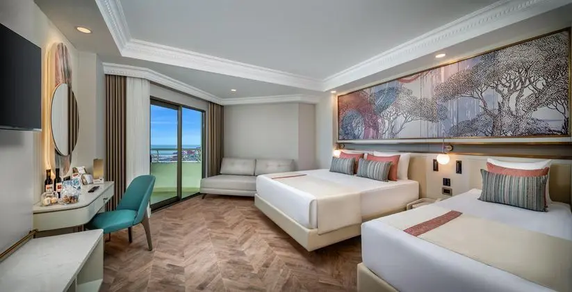 https://images.etstur.com/imgproxy/resize/2560x1440/files/images/hotelImages/etsrooms/455/Delphin_Palace_Lara_20250711162311_0.jpg